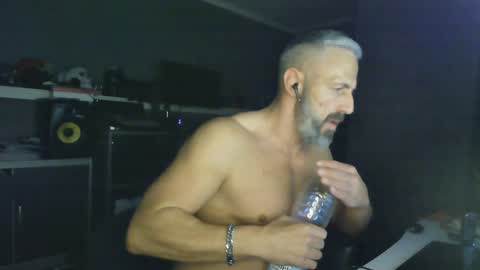 Snapshot of ruffi77 chatting on 21, 1, 2025 Chico que rico Caliente online show from 21, 1, 2025
