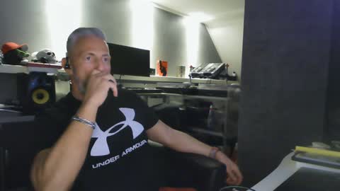 Snapshot of ruffi77 chatting on 30, 1, 2025 Chico que rico Caliente online show from 30, 1, 2025