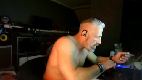 Chico que rico Caliente online show from 16, 4, 2026