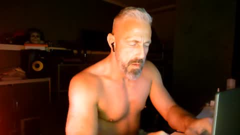 Snapshot of ruffi77 chatting on 30, 7, 2026 Chico que rico Caliente online show from 30, 7, 2026