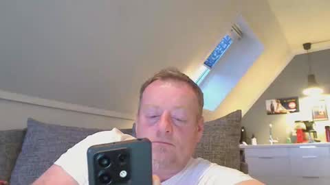 Snapshot of runepetter chatting on 19, 10, 2025 bignorwegian online show from 19, 10, 2025