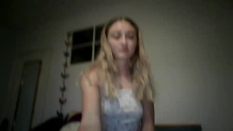 Snapshot of running_girl_izzy chatting on 23, 7, 2026 Izzy online show from 23, 7, 2026