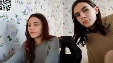 Snapshot of rusmedium chatting on 5, 4, 2026 Lisa and Vlad online show from 5, 4, 2026