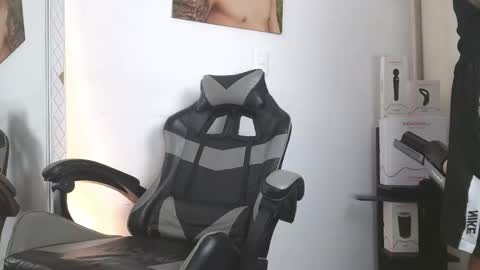  R U S S E L L  online show from 17, 2, 2026