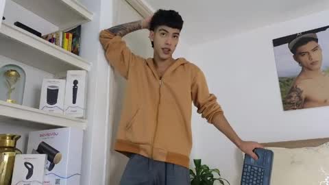  R U S S E L L  online show from 30, 3, 2026