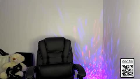 Snapshot of ruthless_111 chatting on 30, 10, 2025 Nika online show from 30, 10, 2025