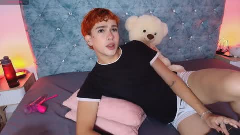 Snapshot of ryan_onfire chatting on 15, 4, 2026 R Y A N ON F I R E online show from 15, 4, 2026