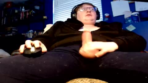 Snapshot of ryguy323 chatting on 14, 12, 2025 Dennis online show from 14, 12, 2025