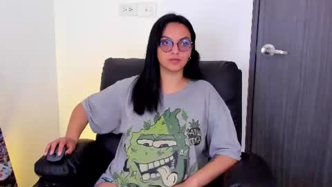 Snapshot of saam_collins69 chatting on 19, 6, 2026 Val online show from 19, 6, 2026