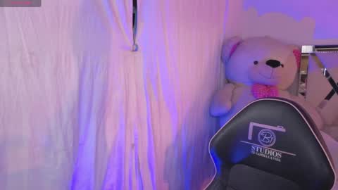 saaya_tay online show from 8, 4, 2026