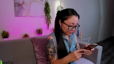 GMT7TueWedThuFriSatSun 0100am-0700am online show from 19, 11, 2025