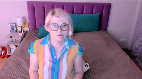 Sabrina MacMarren online show from 12, 11, 2025