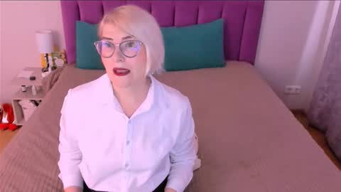 Sabrina MacMarren online show from 18, 11, 2025