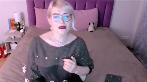 Sabrina MacMarren online show from 25, 11, 2025