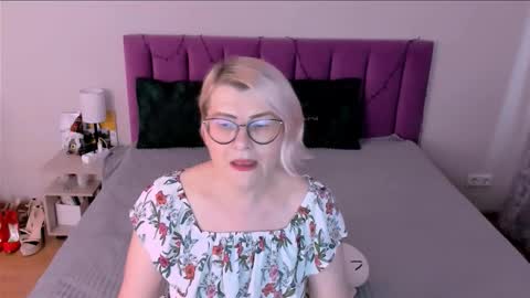 Sabrina MacMarren online show from 23, 12, 2025