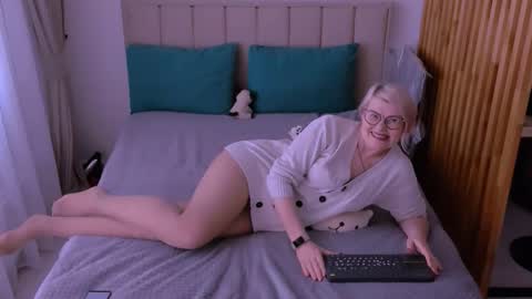 Sabrina MacMarren online show from 6, 3, 2026