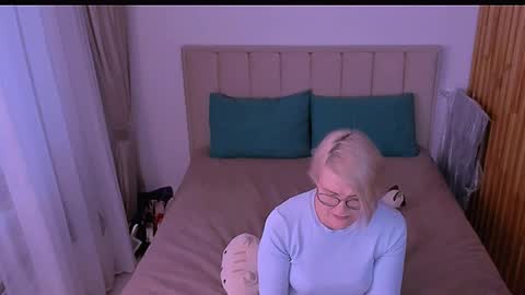 Snapshot of sabrinamacmarren chatting on 29, 4, 2026 Sabrina MacMarren online show from 29, 4, 2026
