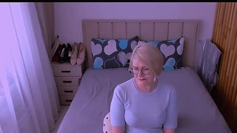 Snapshot of sabrinamacmarren chatting on 7, 5, 2026 Sabrina MacMarren online show from 7, 5, 2026