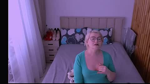 Snapshot of sabrinamacmarren chatting on 12, 5, 2026 Sabrina MacMarren online show from 12, 5, 2026