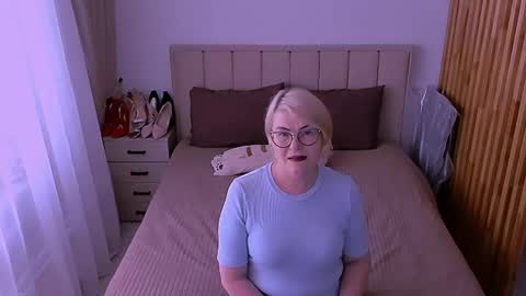 Snapshot of sabrinamacmarren chatting on 25, 5, 2026 Sabrina MacMarren online show from 25, 5, 2026