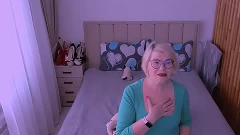 Snapshot of sabrinamacmarren chatting on 13, 6, 2026 Sabrina MacMarren online show from 13, 6, 2026