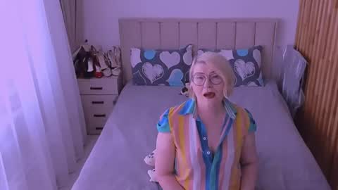 Snapshot of sabrinamacmarren chatting on 21, 6, 2026 Sabrina MacMarren online show from 21, 6, 2026