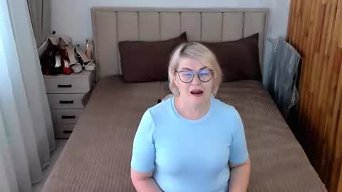 Snapshot of sabrinamacmarren chatting on 2, 7, 2026 Sabrina MacMarren online show from 2, 7, 2026