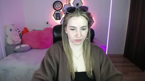 Snapshot of sabrinviolet chatting on 5, 5, 2026 Sabrina Violet online show from 5, 5, 2026