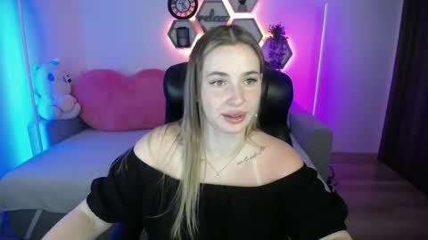 Snapshot of sabrinviolet chatting on 6, 7, 2026 Sabrina Violet online show from 6, 7, 2026