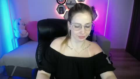 Snapshot of sabrinviolet chatting on 7, 7, 2026 Sabrina Violet online show from 7, 7, 2026