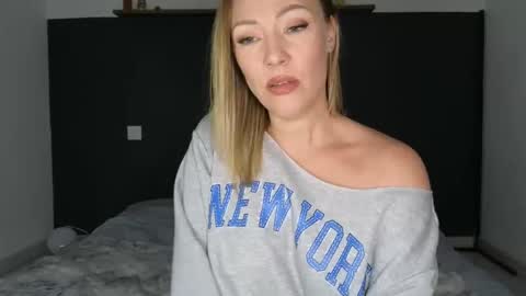 sacha__xx online show from 12, 1, 2026