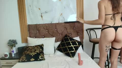 Snapshot of sacrlet_fox75 chatting on 15, 4, 2026 scarlet fox75 online show from 15, 4, 2026