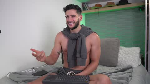 Snapshot of saimonhot1 chatting on 22, 12, 2024 saimon online show from 22, 12, 2024