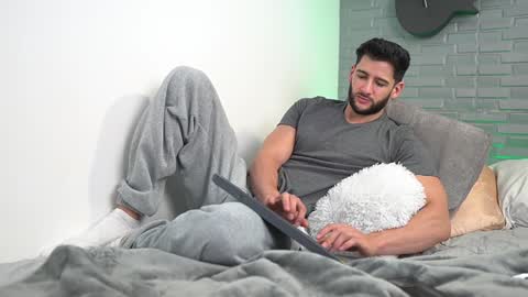 Snapshot of saimonhot1 chatting on 2, 1, 2025 saimon online show from 2, 1, 2025