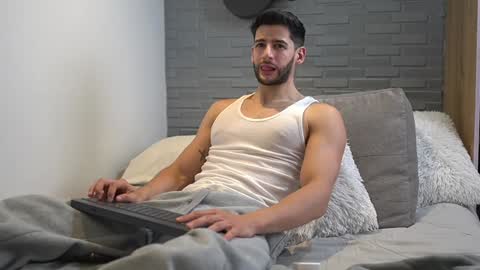 Snapshot of saimonhot1 chatting on 12, 1, 2025 saimon online show from 12, 1, 2025