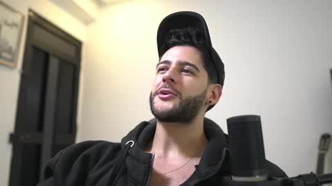 Snapshot of saimonhot1 chatting on 22, 10, 2025 saimon online show from 22, 10, 2025