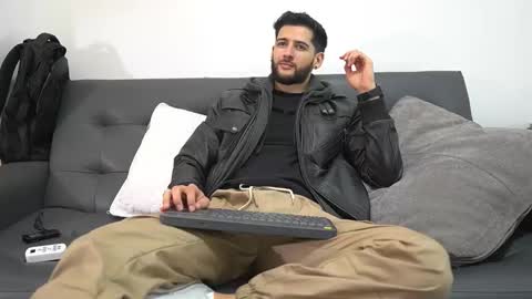 Snapshot of saimonhot1 chatting on 14, 12, 2025 saimon online show from 14, 12, 2025