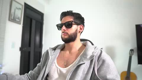 Snapshot of saimonhot1 chatting on 15, 12, 2025 saimon online show from 15, 12, 2025