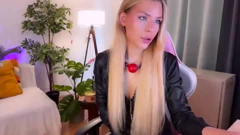 Snapshot of sakupandora2 chatting on 17, 5, 2026 Kate online show from 17, 5, 2026