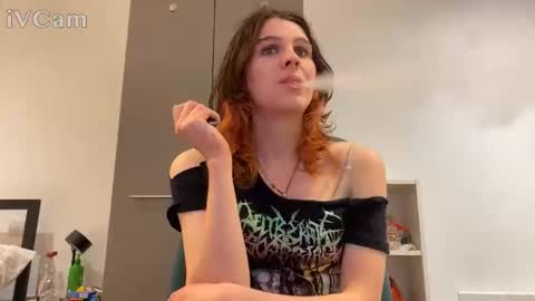 Snapshot of sally_vae chatting on 2, 4, 2026 Sally Vae online show from 2, 4, 2026