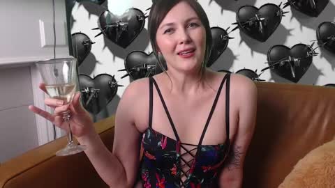 Snapshot of sallytaters chatting on 6, 2, 2025 sallytaters online show from 6, 2, 2025