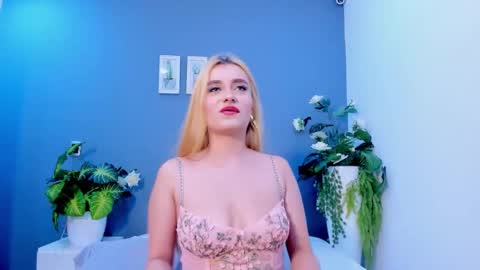 Snapshot of salomelarzon chatting on 27, 4, 2026 Salome Larzon online show from 27, 4, 2026