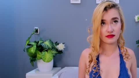 Snapshot of salomelarzon chatting on 8, 5, 2026 Salome Larzon online show from 8, 5, 2026
