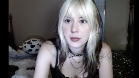 Snapshot of salted_carmen chatting on 25, 10, 2025 Carmen online show from 25, 10, 2025