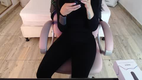 SAM MANSON online show from 6, 2, 2025