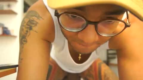 Snapshot of sam_thompson_z chatting on 5, 6, 2026 SAMUEL THOMPSON online show from 5, 6, 2026