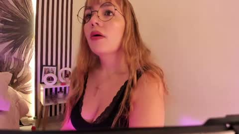 Snapshot of samaantha_white_ chatting on 25, 4, 2026 Samaantha online show from 25, 4, 2026