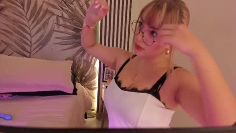 Snapshot of samaantha_white_ chatting on 9, 5, 2026 Samaantha online show from 9, 5, 2026