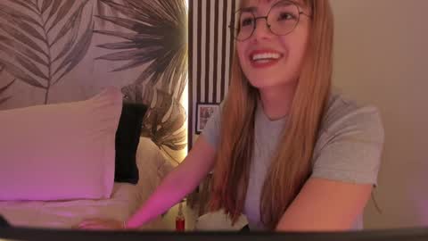 Snapshot of samaantha_white_ chatting on 25, 5, 2026 Samaantha online show from 25, 5, 2026