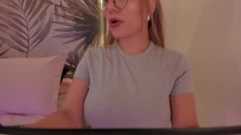 Snapshot of samaantha_white_ chatting on 1, 6, 2026 Samaantha online show from 1, 6, 2026